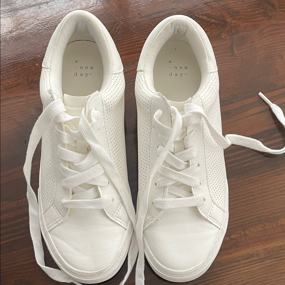 A New Day Classic White Lace-Up Sneakers